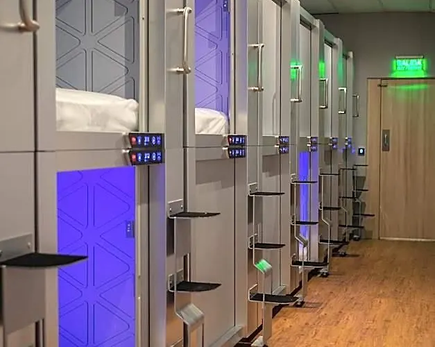 Capsule hotel Izzzleep Aeropuerto Terminal 1 3*