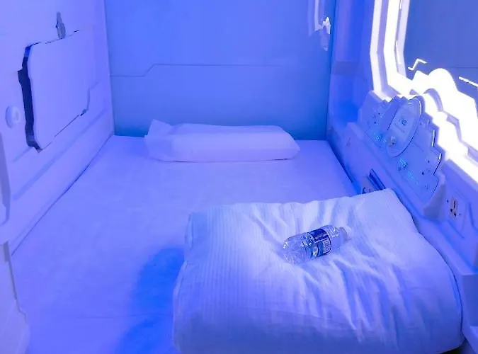 Capsule hotel Izzzleep Aeropuerto Terminal 1 3*